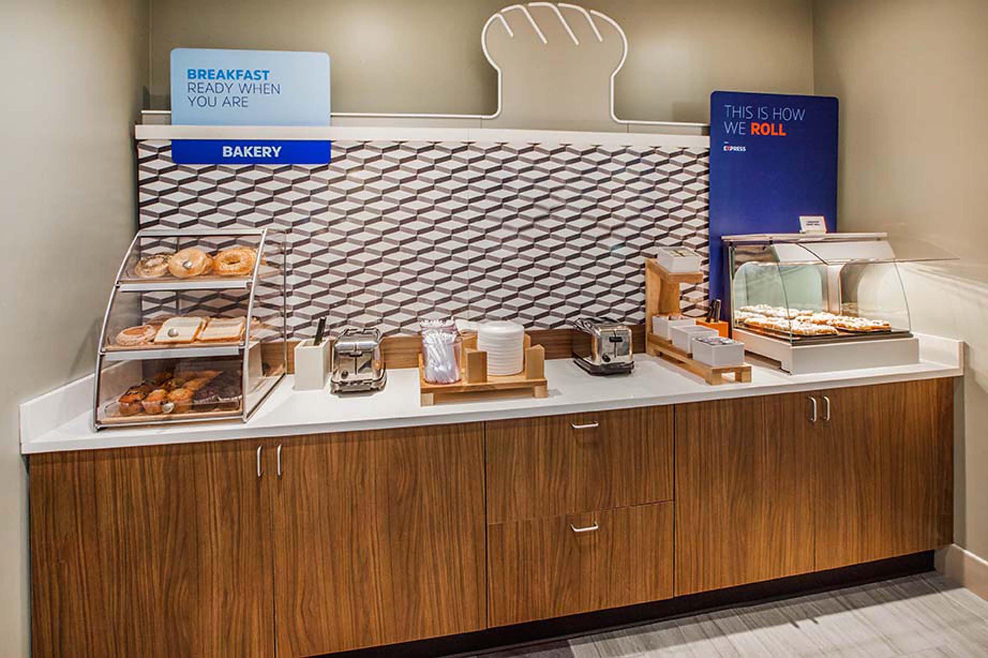 Holiday Inn Express Hotel & Suites Watertown - Thousand Islands By Ihg 외부 사진