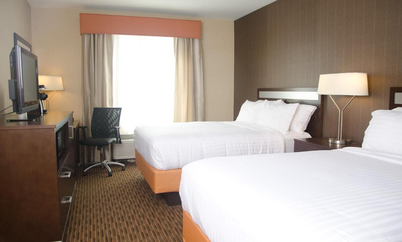 Holiday Inn Express Hotel & Suites Watertown - Thousand Islands By Ihg 외부 사진