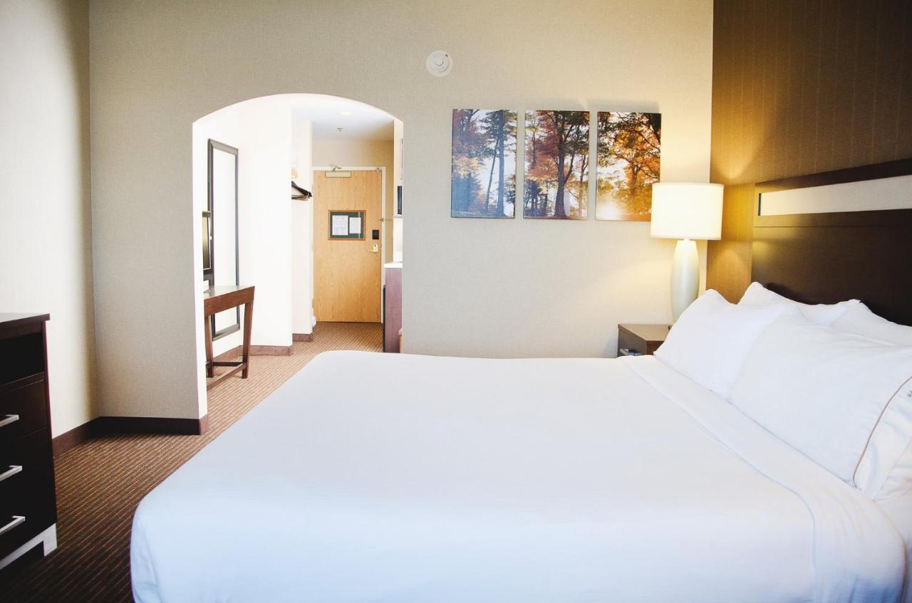 Holiday Inn Express Hotel & Suites Watertown - Thousand Islands By Ihg 외부 사진