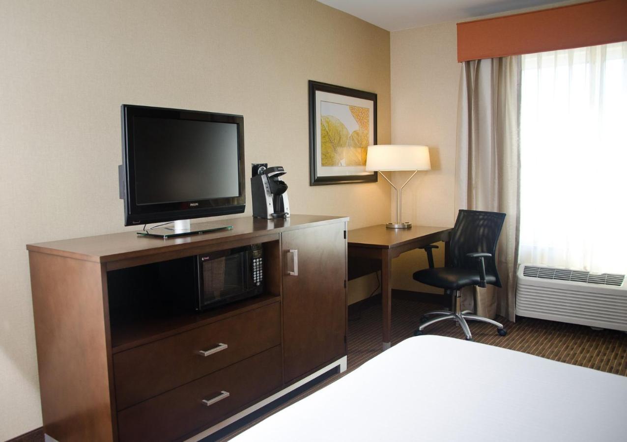 Holiday Inn Express Hotel & Suites Watertown - Thousand Islands By Ihg 외부 사진