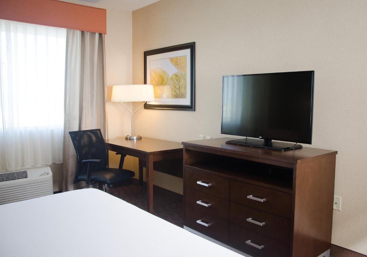Holiday Inn Express Hotel & Suites Watertown - Thousand Islands By Ihg 외부 사진