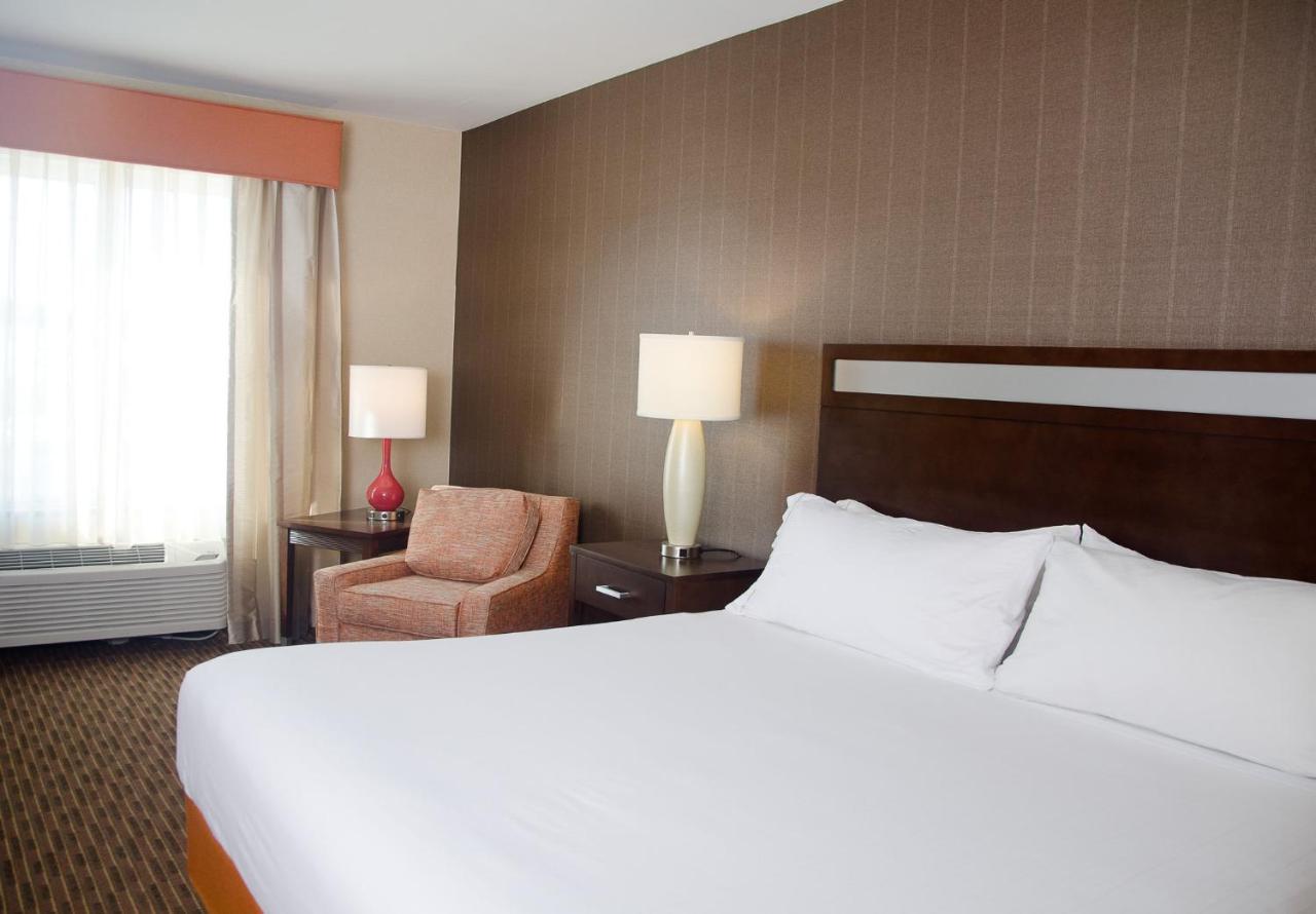 Holiday Inn Express Hotel & Suites Watertown - Thousand Islands By Ihg 외부 사진