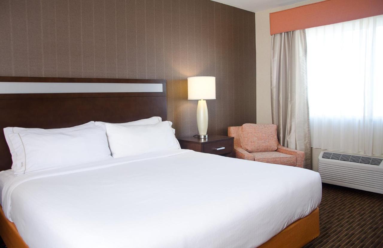 Holiday Inn Express Hotel & Suites Watertown - Thousand Islands By Ihg 외부 사진