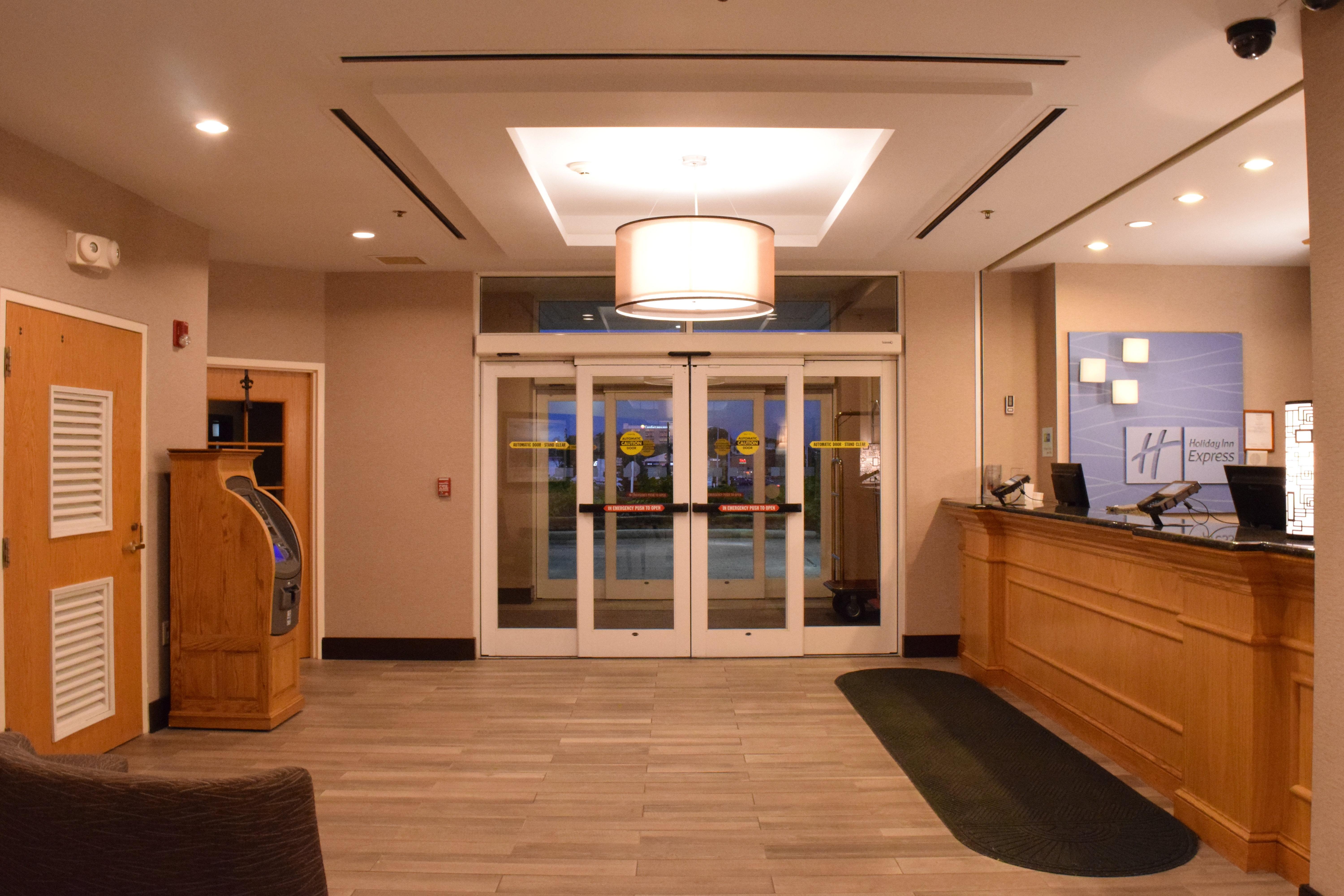 Holiday Inn Express Hotel & Suites Watertown - Thousand Islands By Ihg 외부 사진