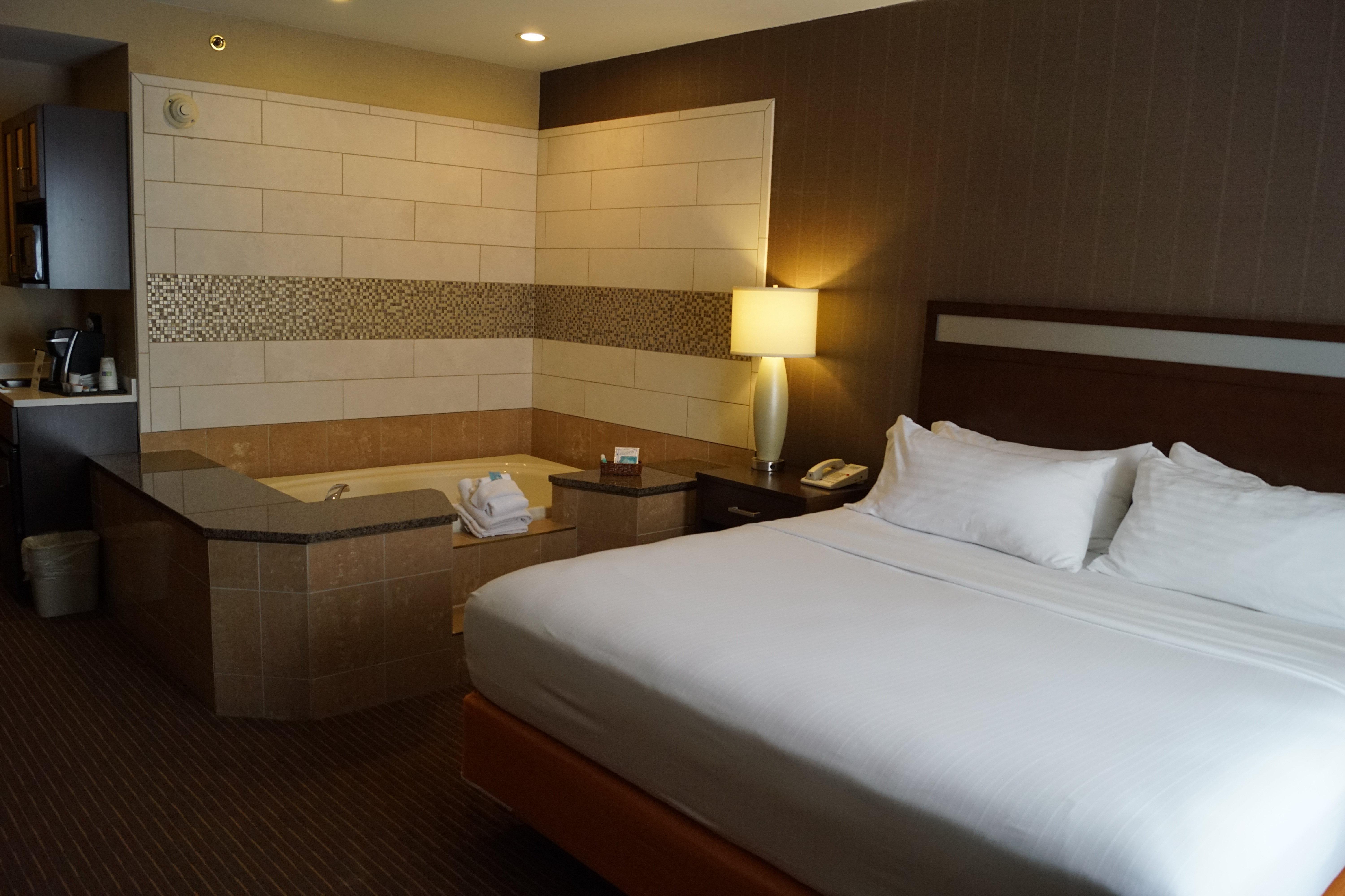 Holiday Inn Express Hotel & Suites Watertown - Thousand Islands By Ihg 외부 사진