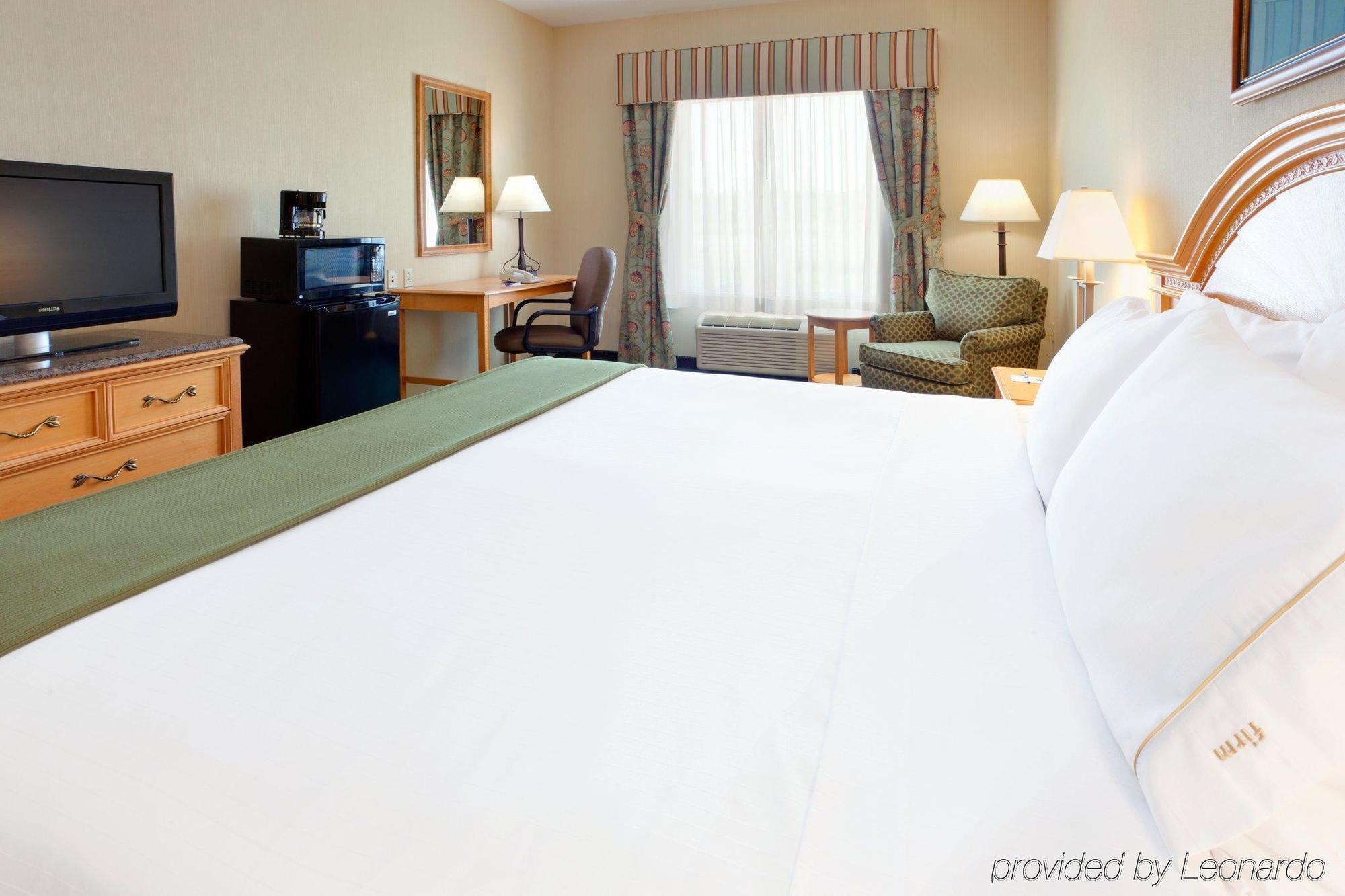 Holiday Inn Express Hotel & Suites Watertown - Thousand Islands By Ihg 객실 사진