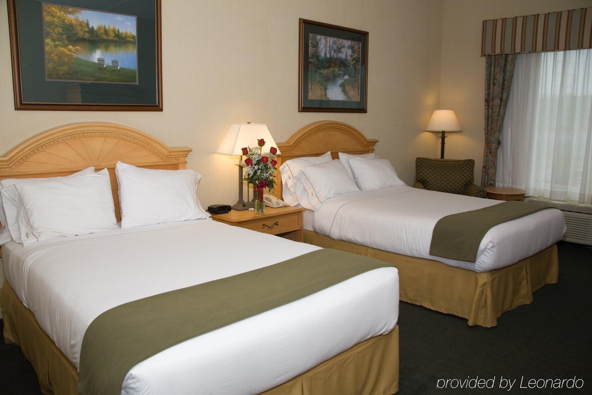Holiday Inn Express Hotel & Suites Watertown - Thousand Islands, An Ihg Hotel 객실 사진