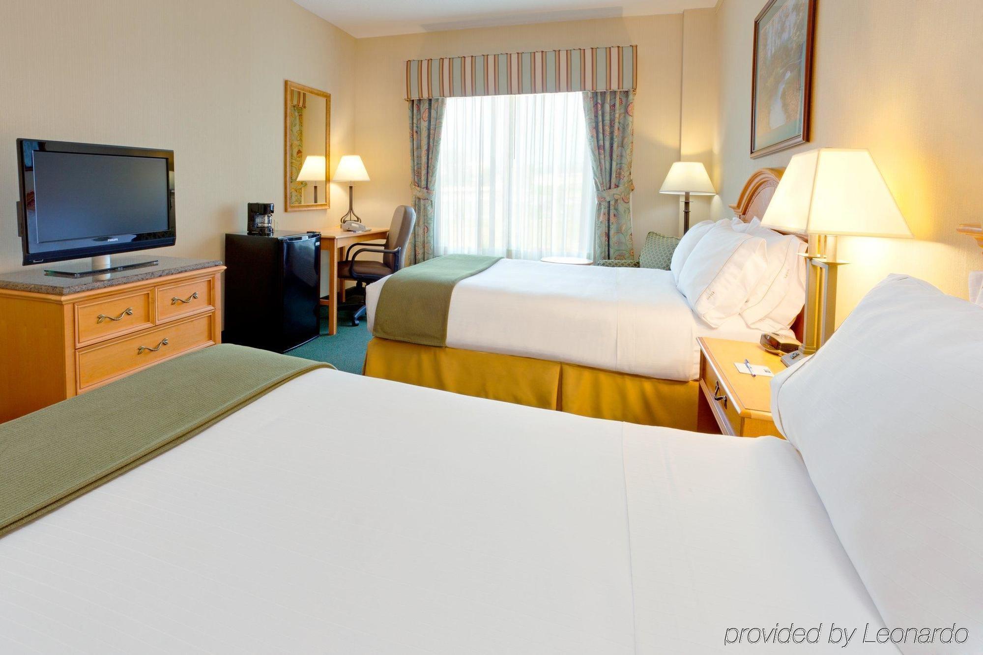 Holiday Inn Express Hotel & Suites Watertown - Thousand Islands By Ihg 외부 사진