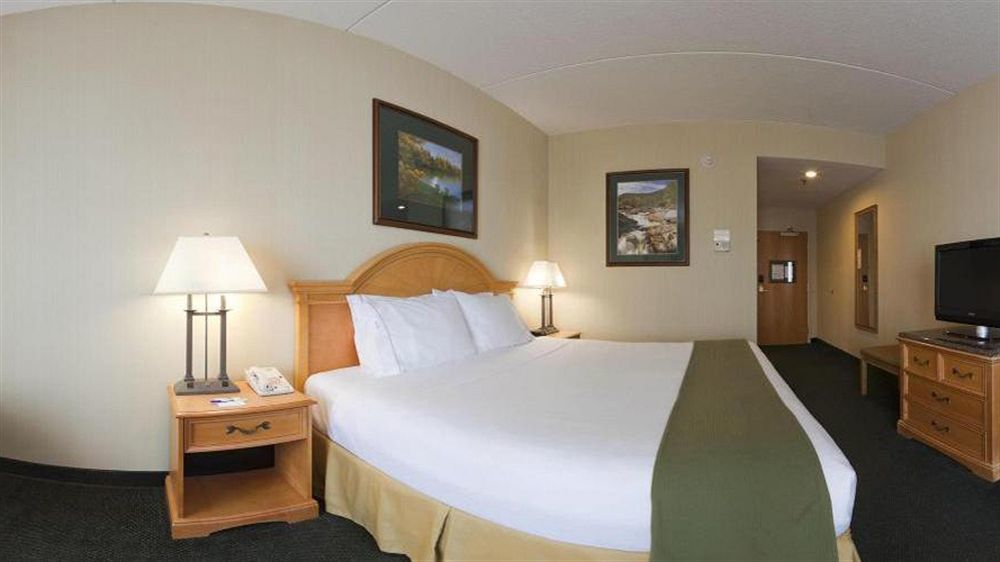 Holiday Inn Express Hotel & Suites Watertown - Thousand Islands By Ihg 외부 사진