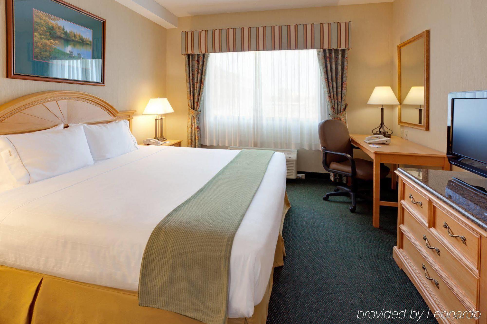 Holiday Inn Express Hotel & Suites Watertown - Thousand Islands By Ihg 객실 사진