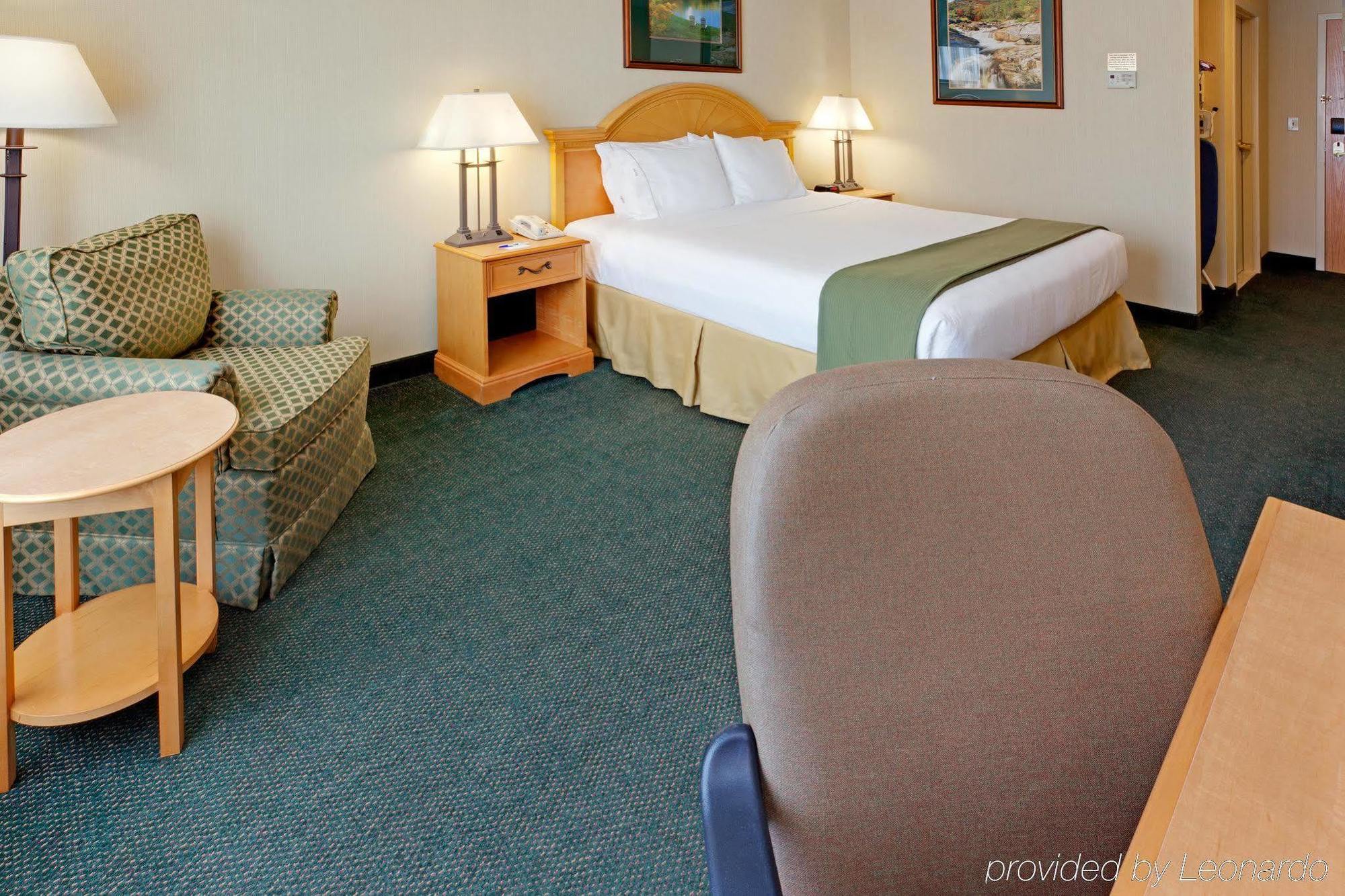 Holiday Inn Express Hotel & Suites Watertown - Thousand Islands By Ihg 객실 사진