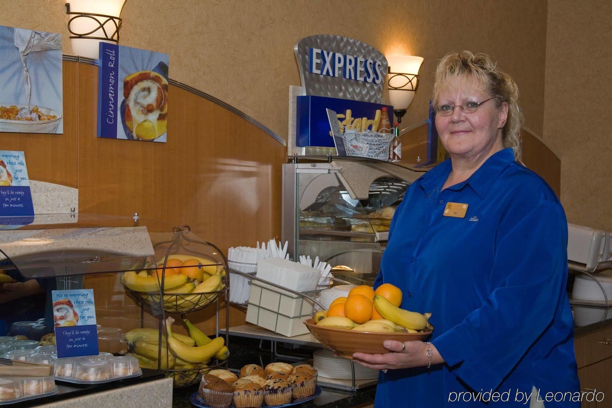 Holiday Inn Express Hotel & Suites Watertown - Thousand Islands By Ihg 외부 사진