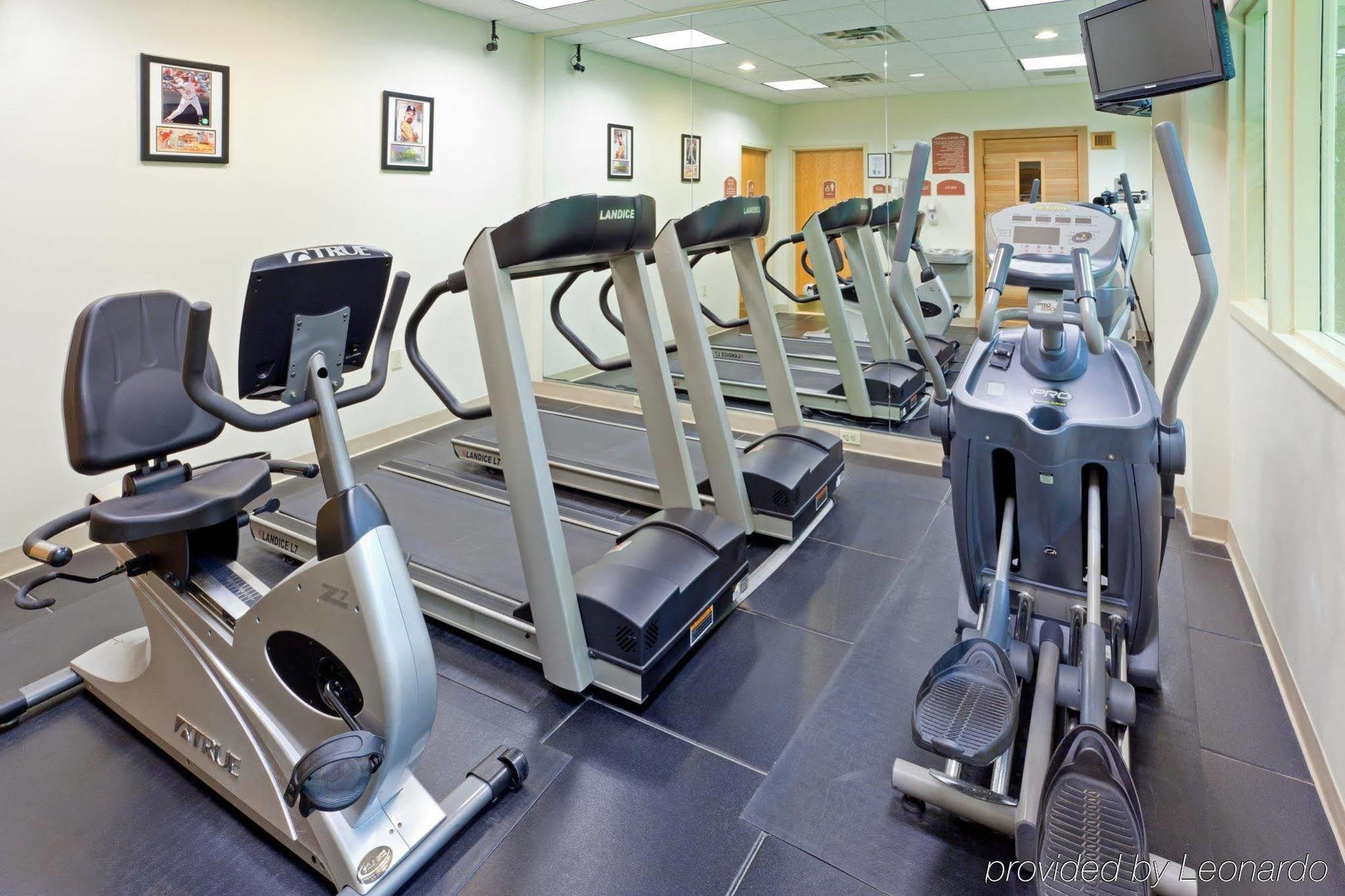 Holiday Inn Express Hotel & Suites Watertown - Thousand Islands By Ihg 외부 사진