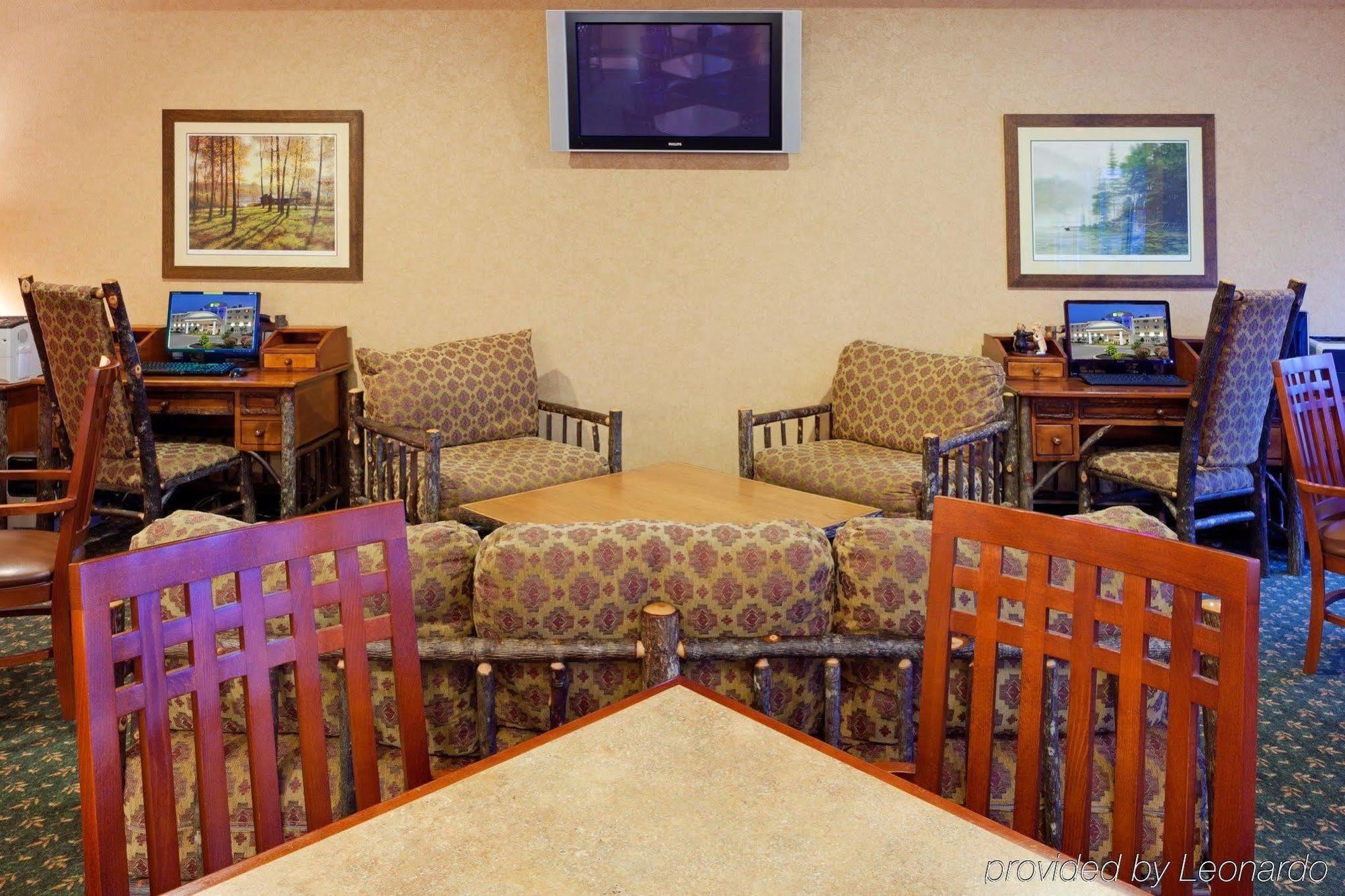 Holiday Inn Express Hotel & Suites Watertown - Thousand Islands By Ihg 외부 사진
