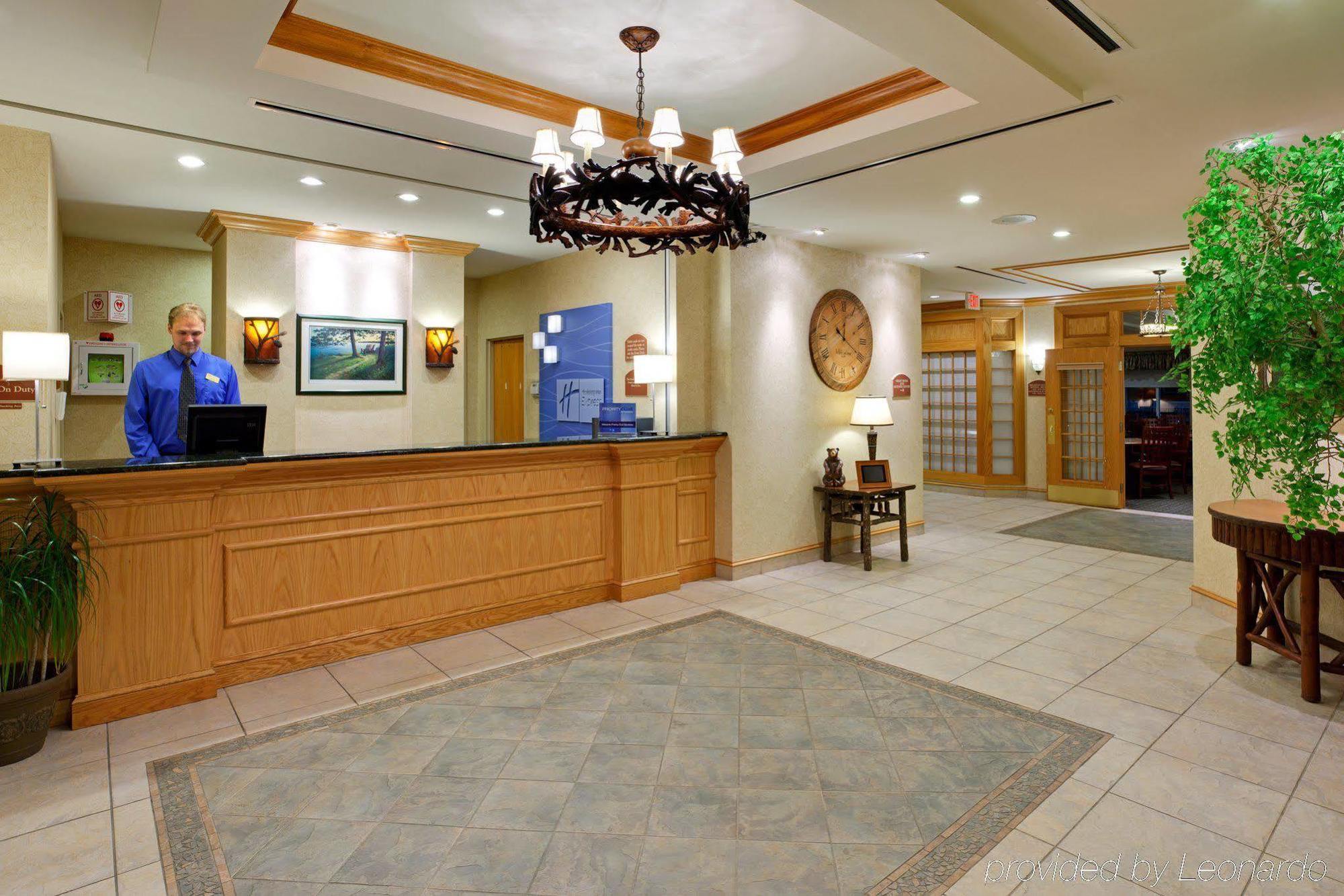 Holiday Inn Express Hotel & Suites Watertown - Thousand Islands By Ihg 외부 사진