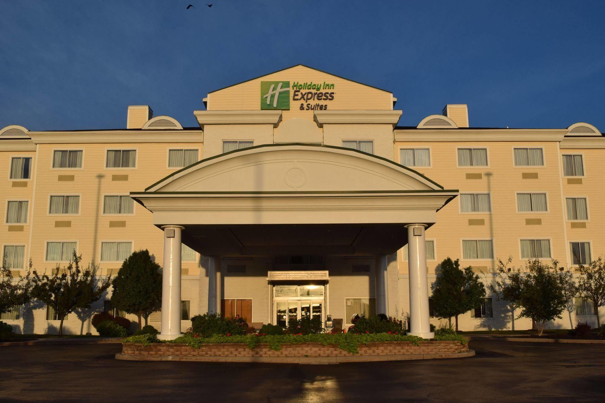 Holiday Inn Express Hotel & Suites Watertown - Thousand Islands By Ihg 외부 사진